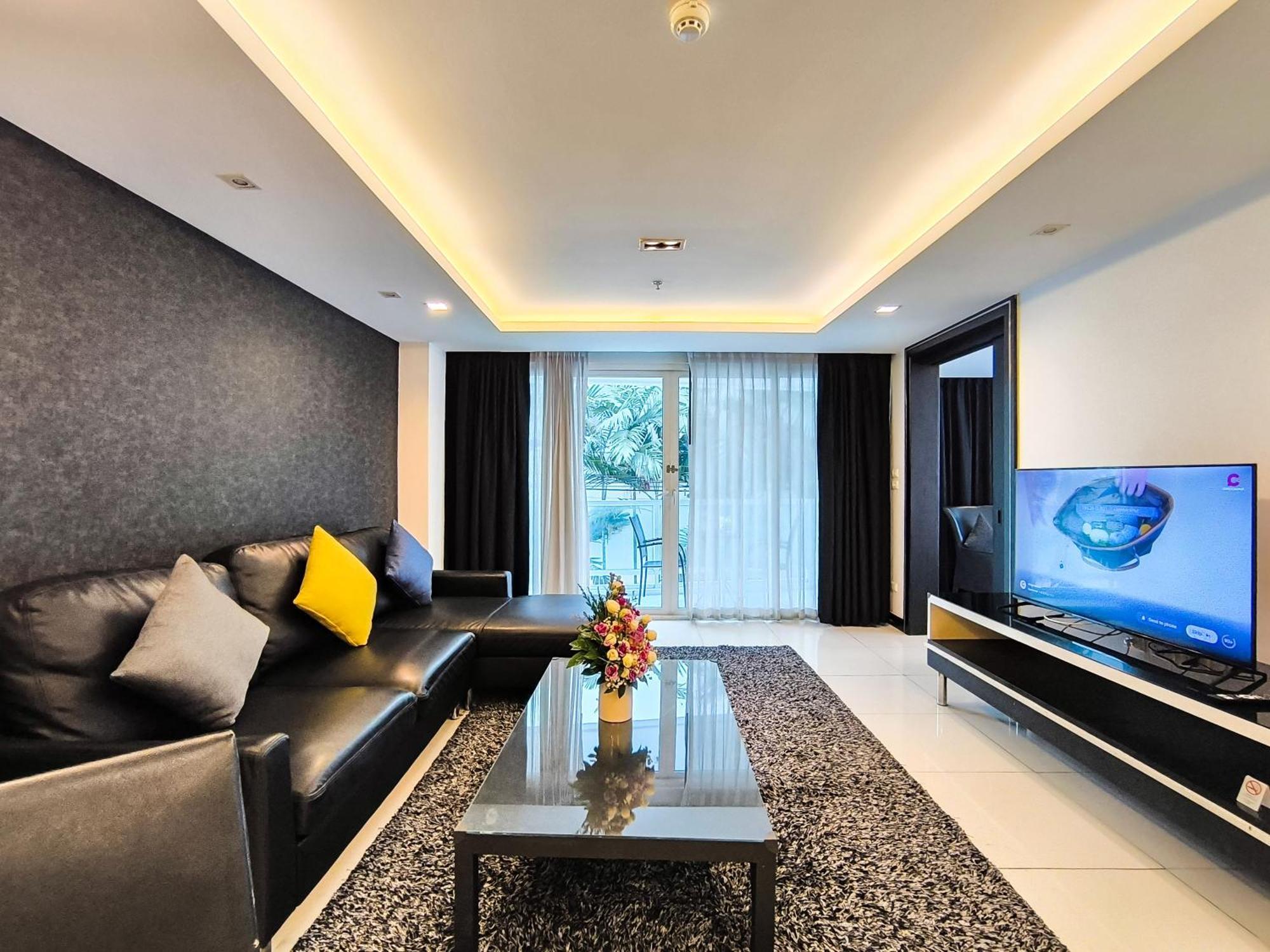 Nova Suites Pattaya By Compass Hospitality Exterior foto